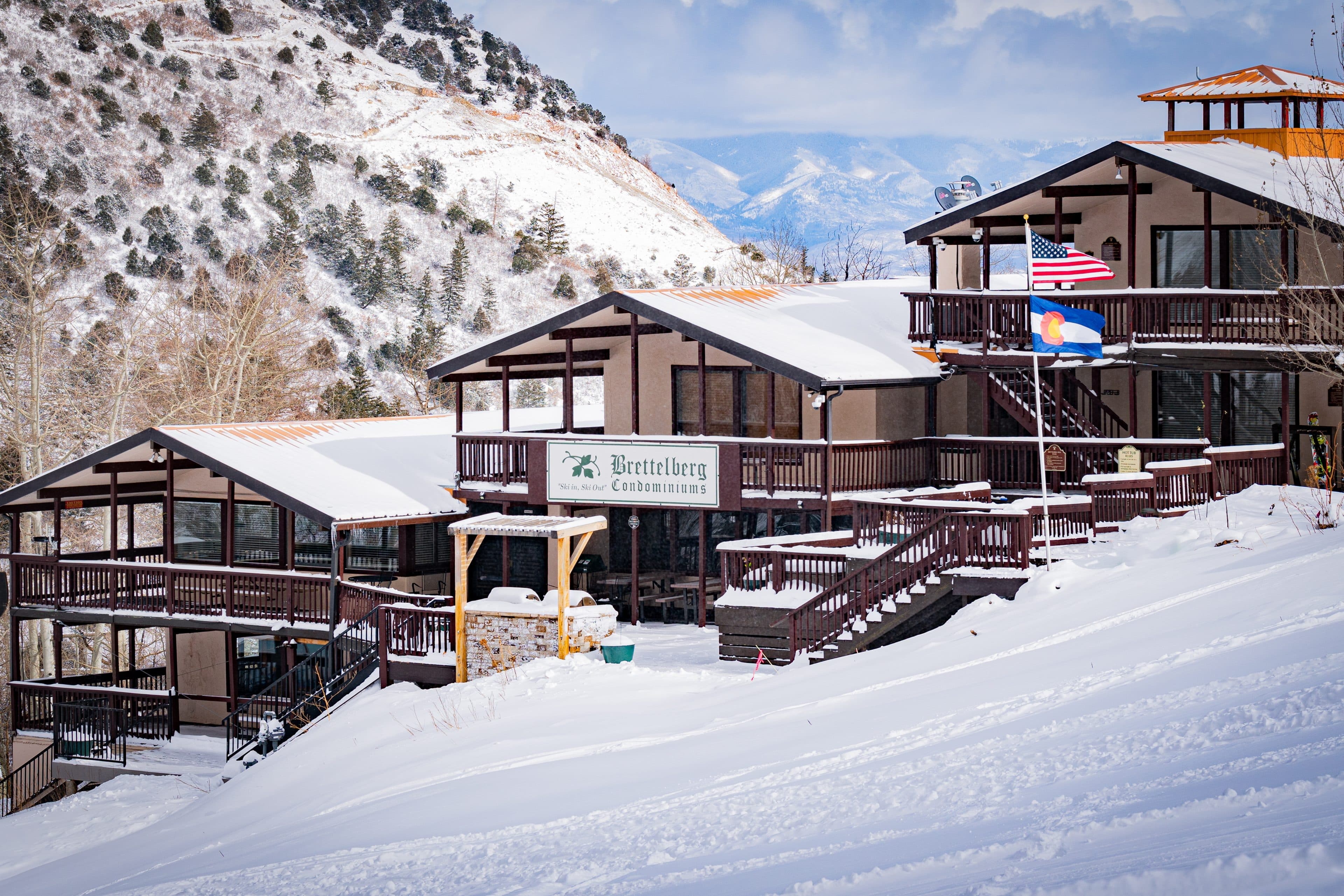 Ski-in / ski-out slopeside winter at Sunlight Mountain